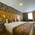 Hotel Deluxe