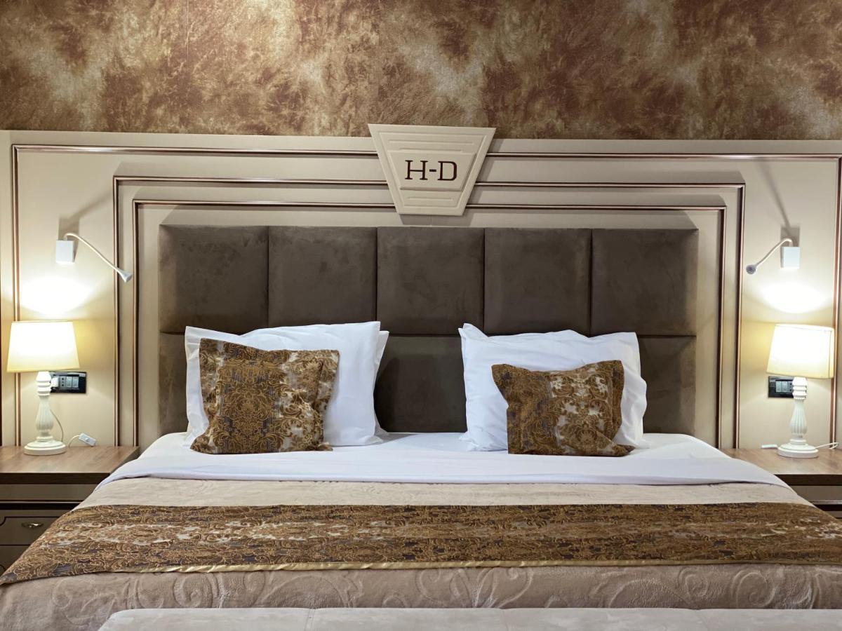 Deluxe Hotel