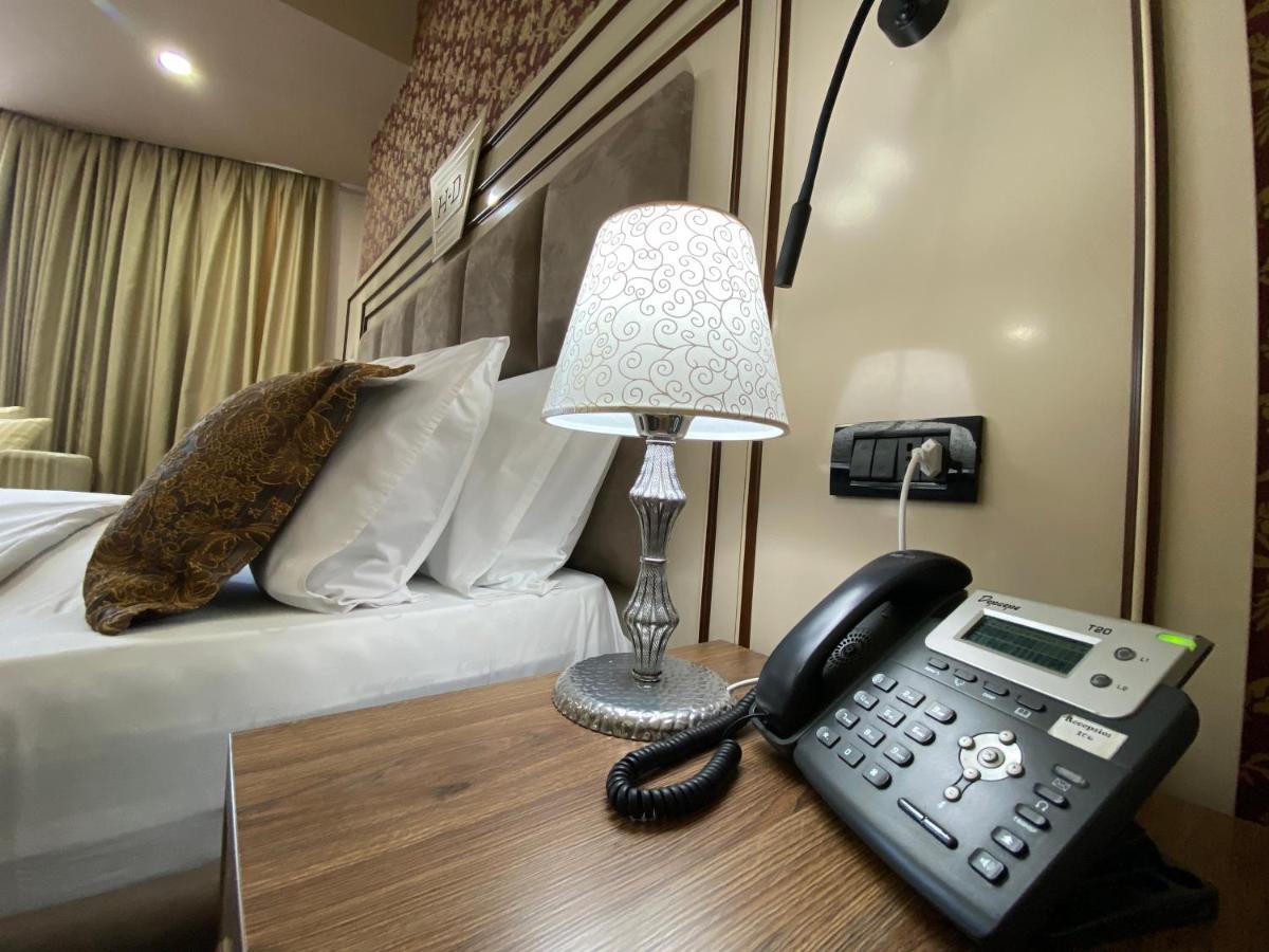 Deluxe Hotel