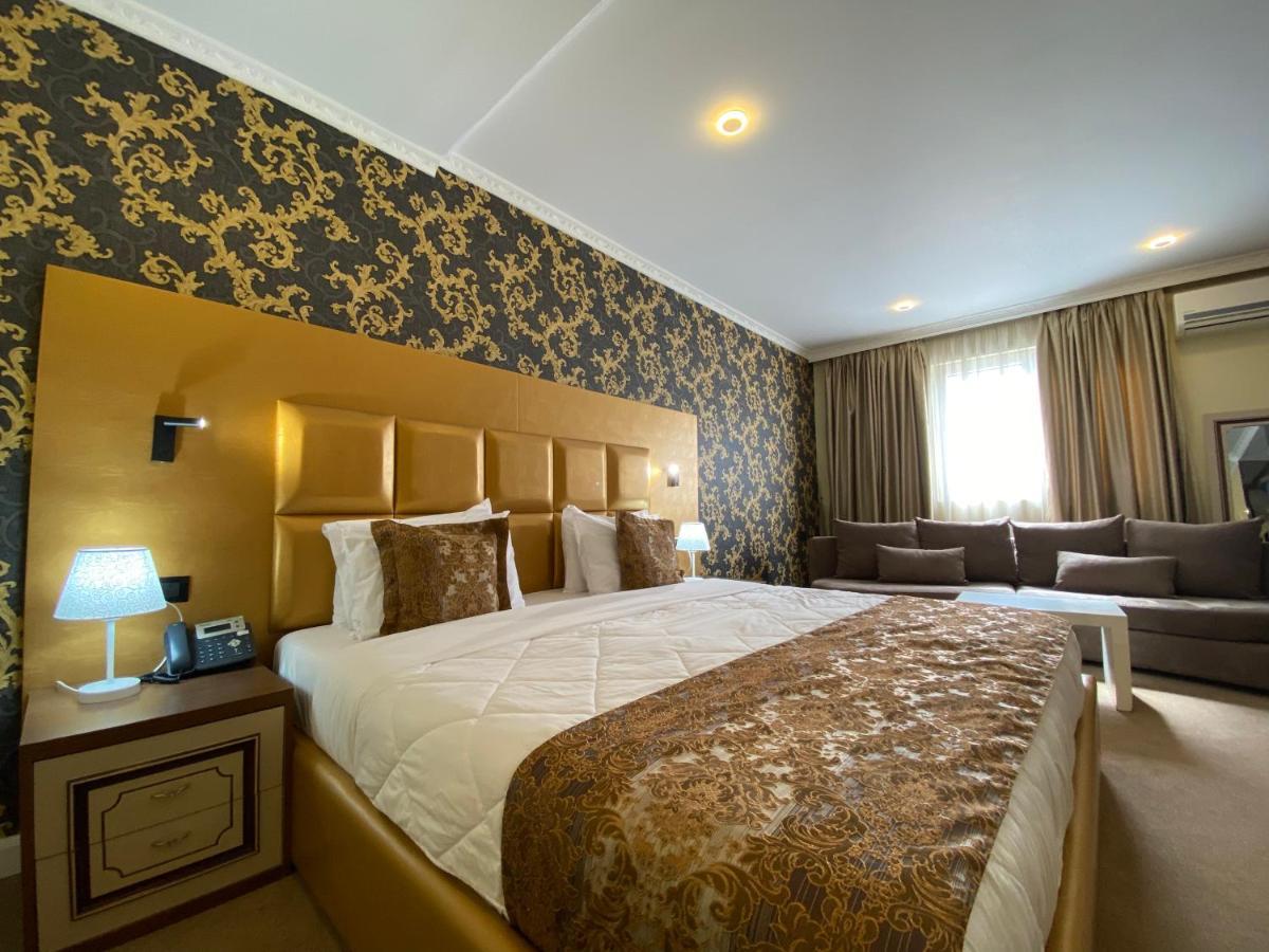 Deluxe Tirana