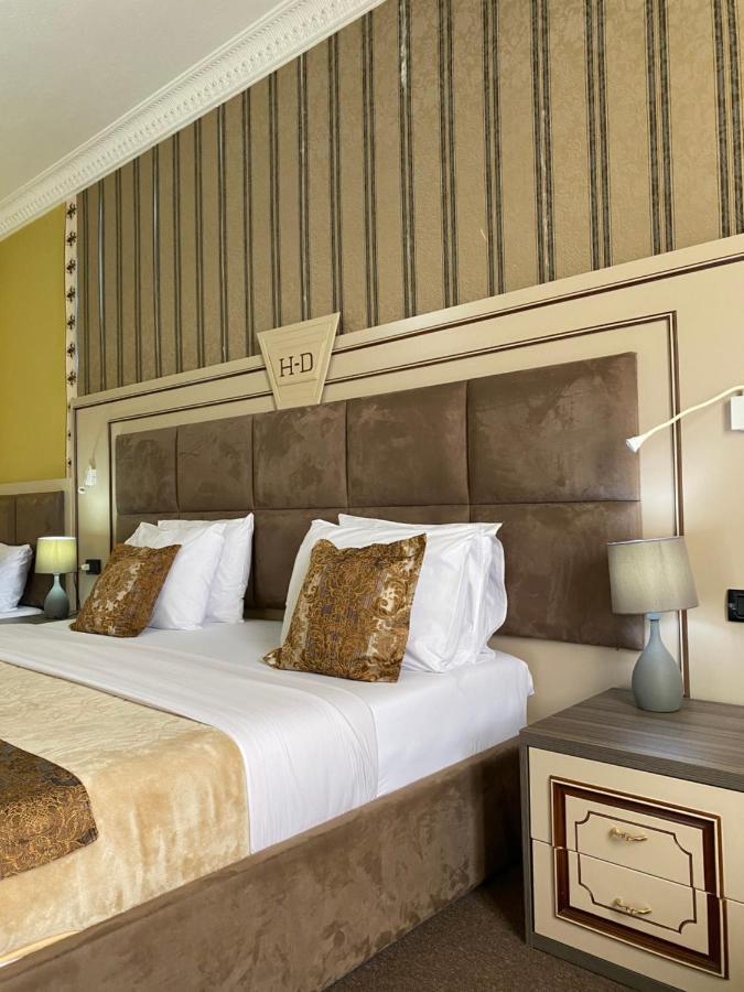 Hotel Deluxe