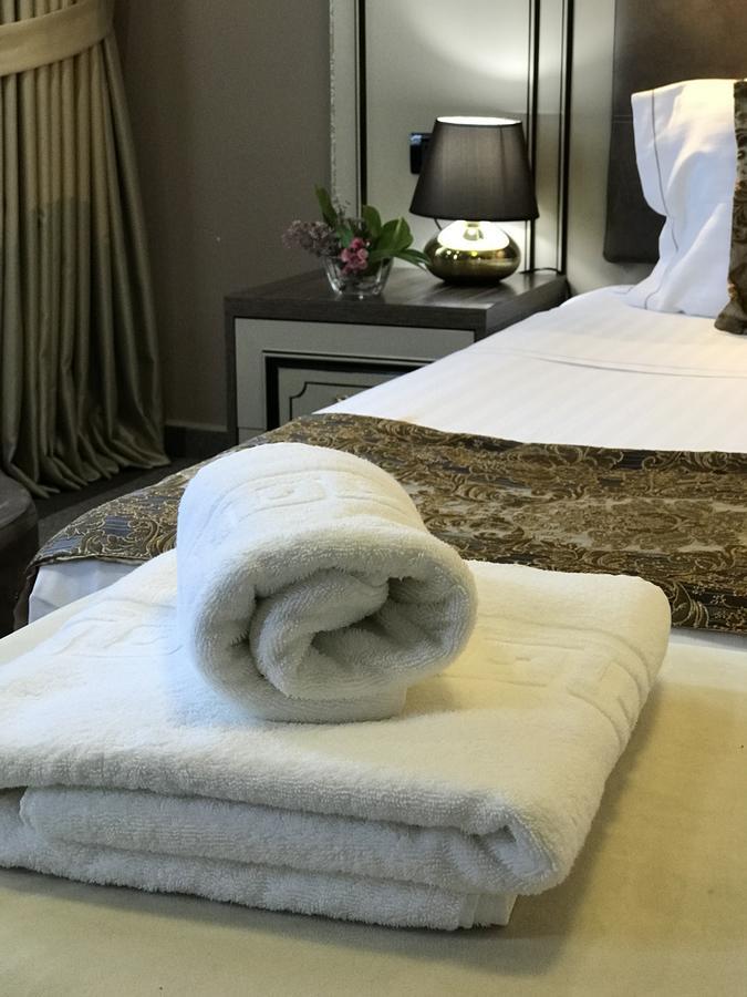Hotel Deluxe