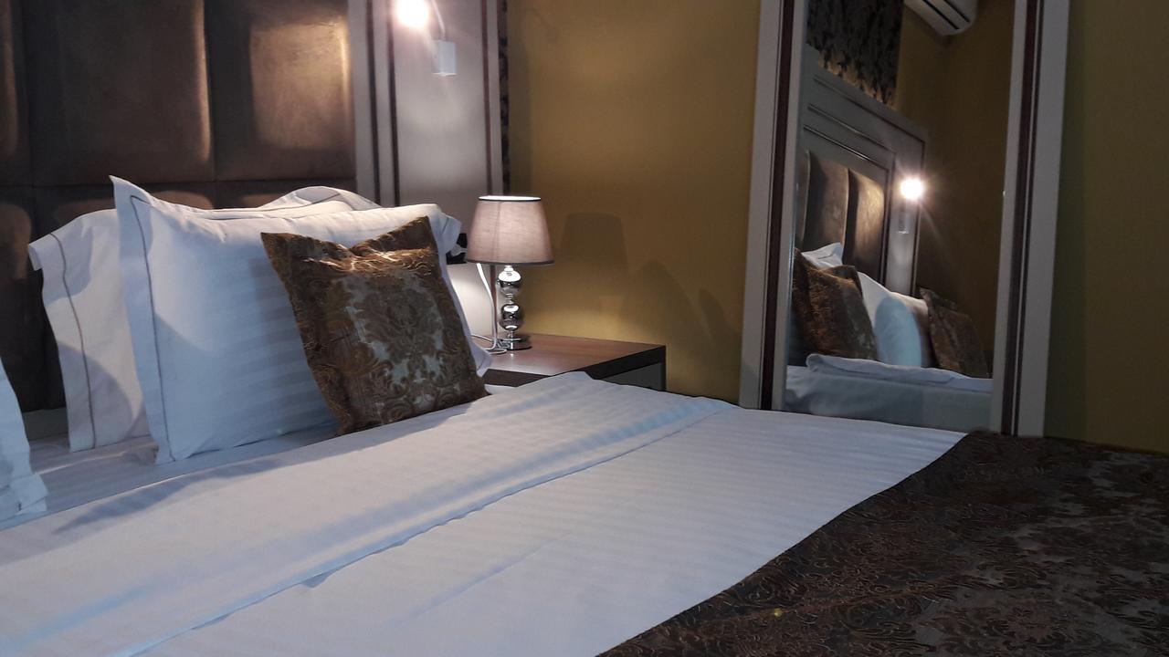 Deluxe Tirana